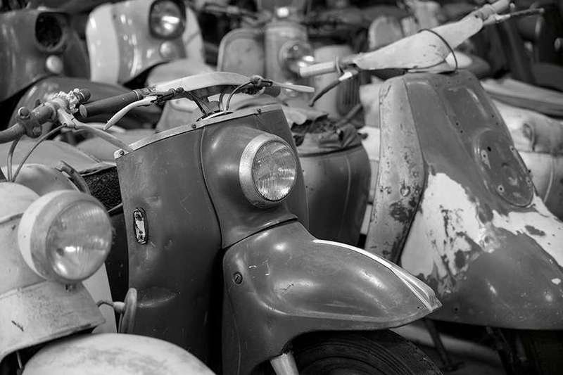 Schilderij 60 x 90 scooters zwart/wit