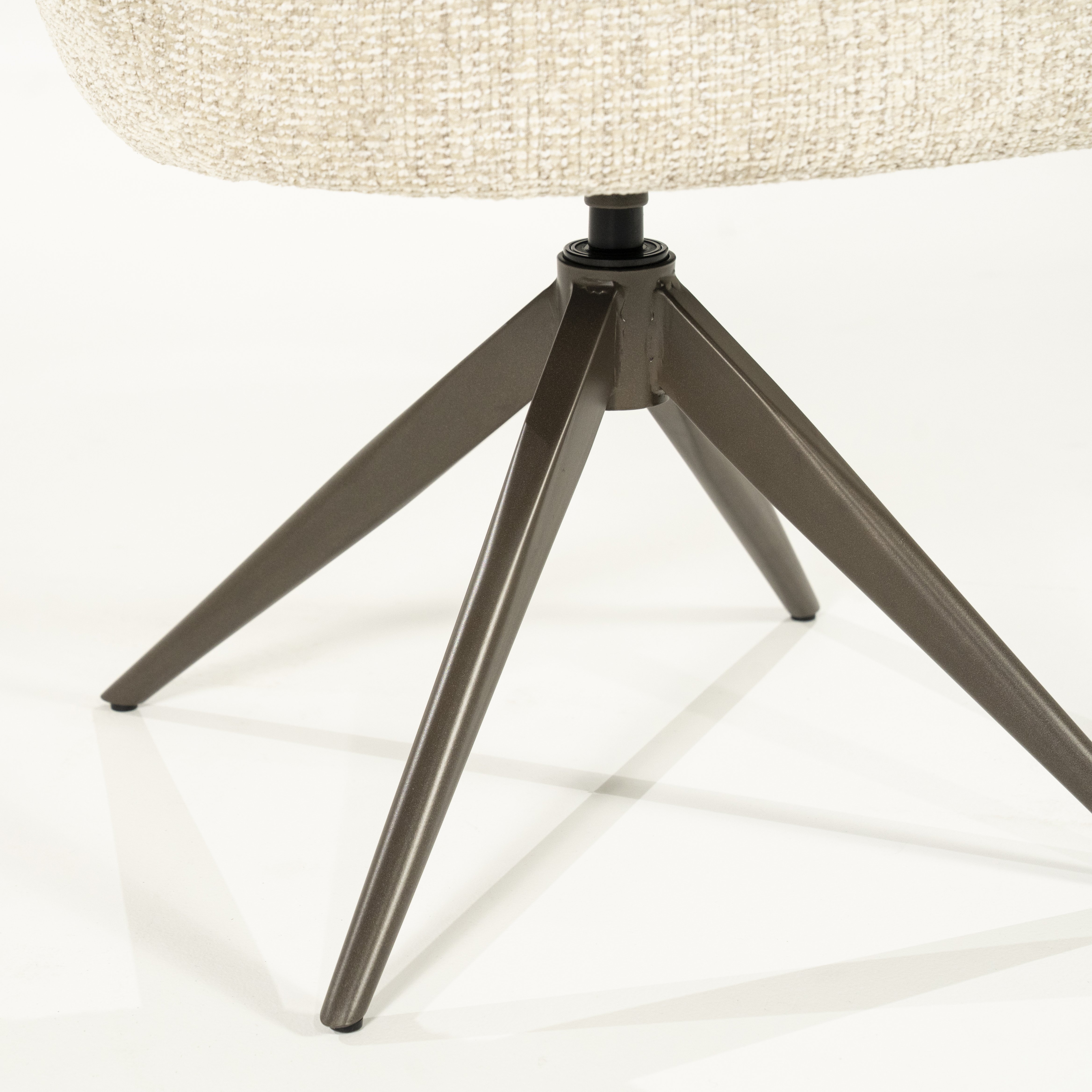 Armstoel Aleks in beige