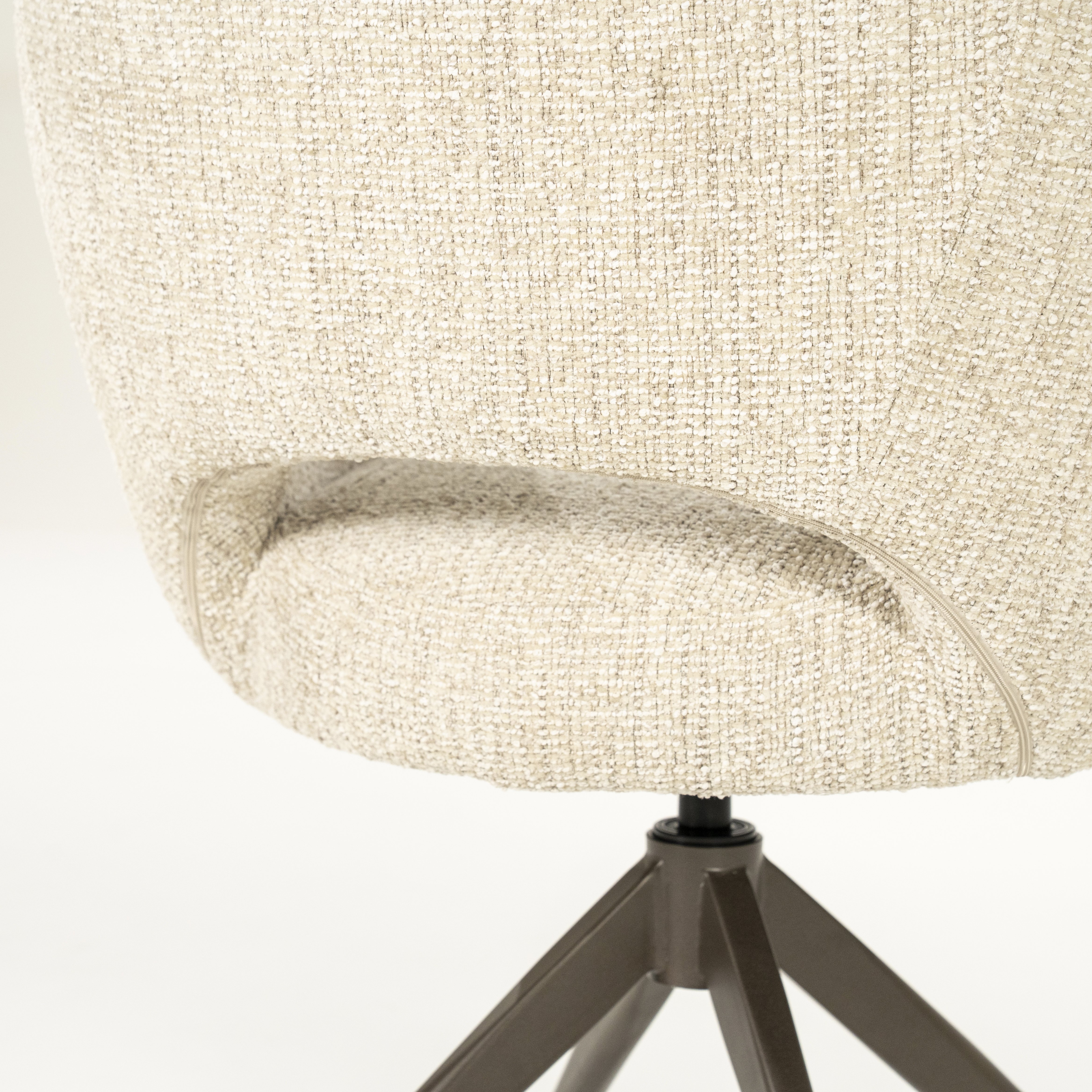 Armstoel Aleks in beige