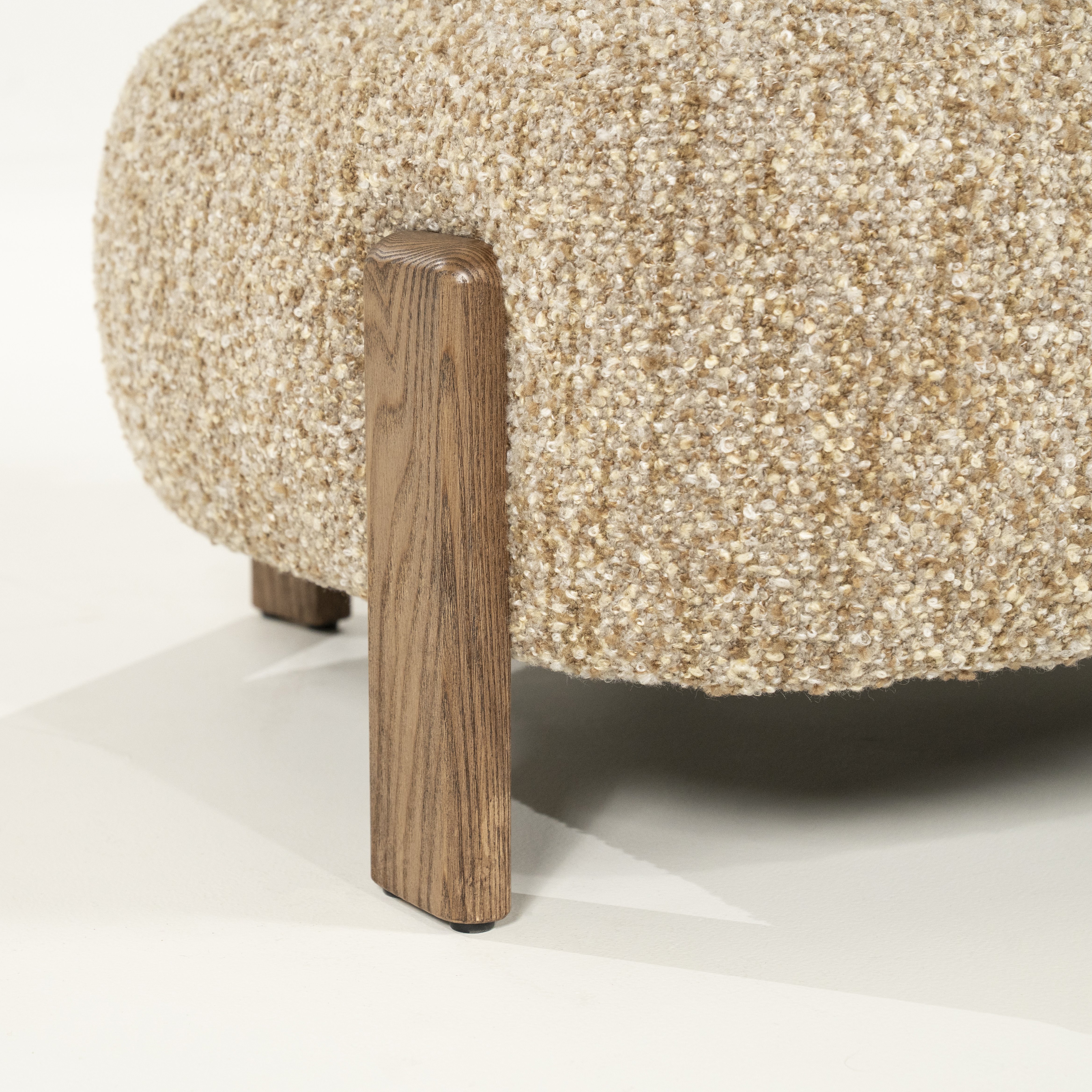 Fauteuil Reid in taupe met bruin hout