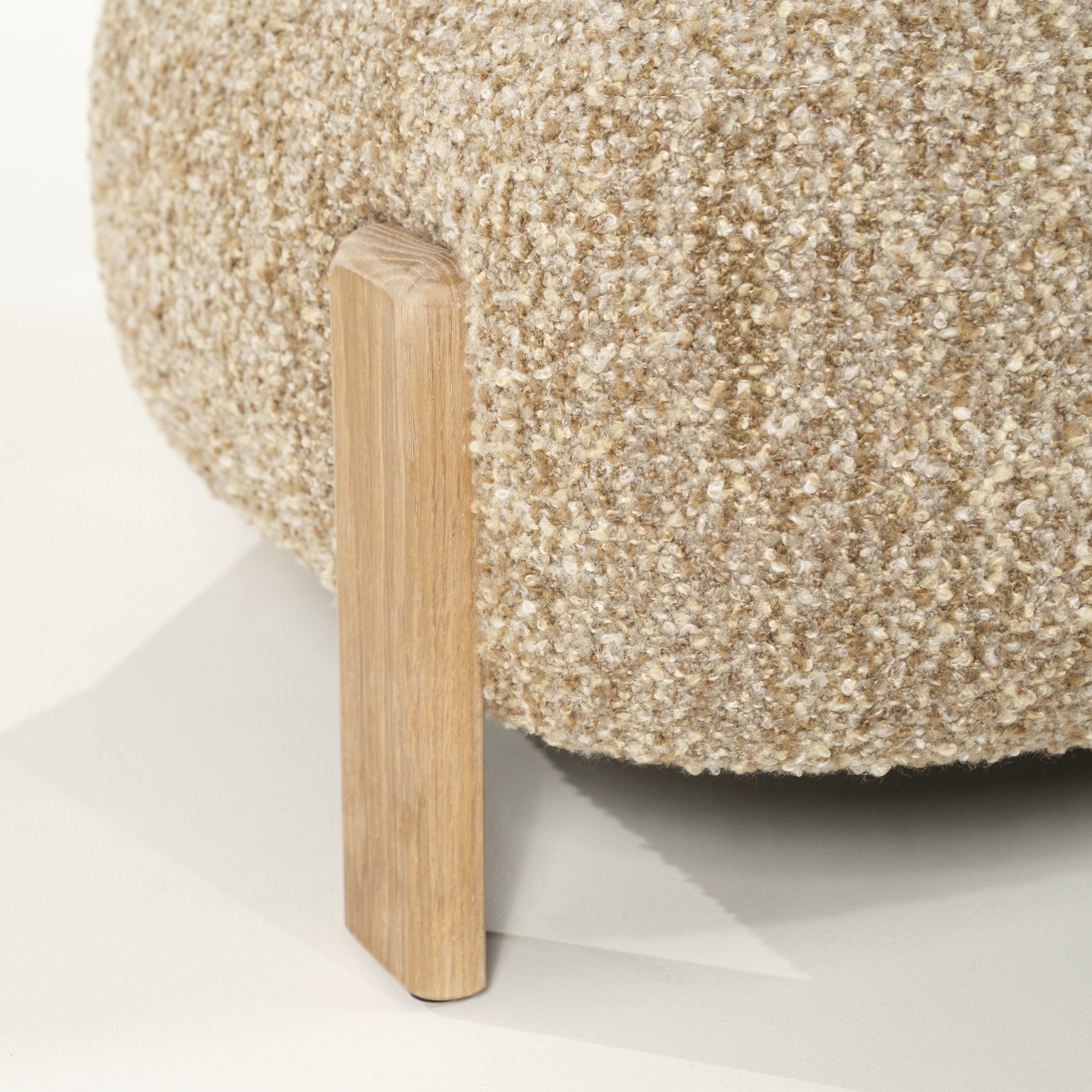 Fauteuil Reid in taupe met naturel poot