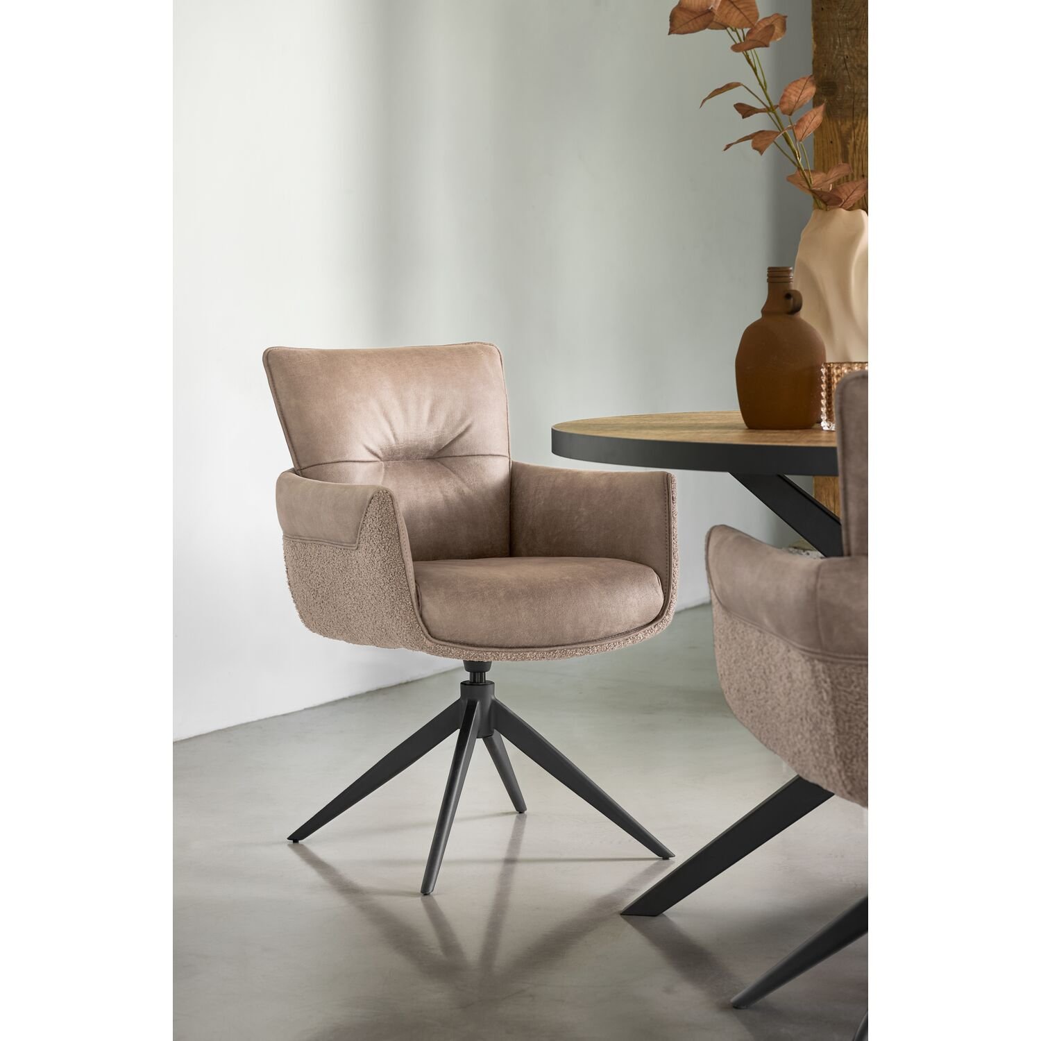 Armstoel Mirandola, liver