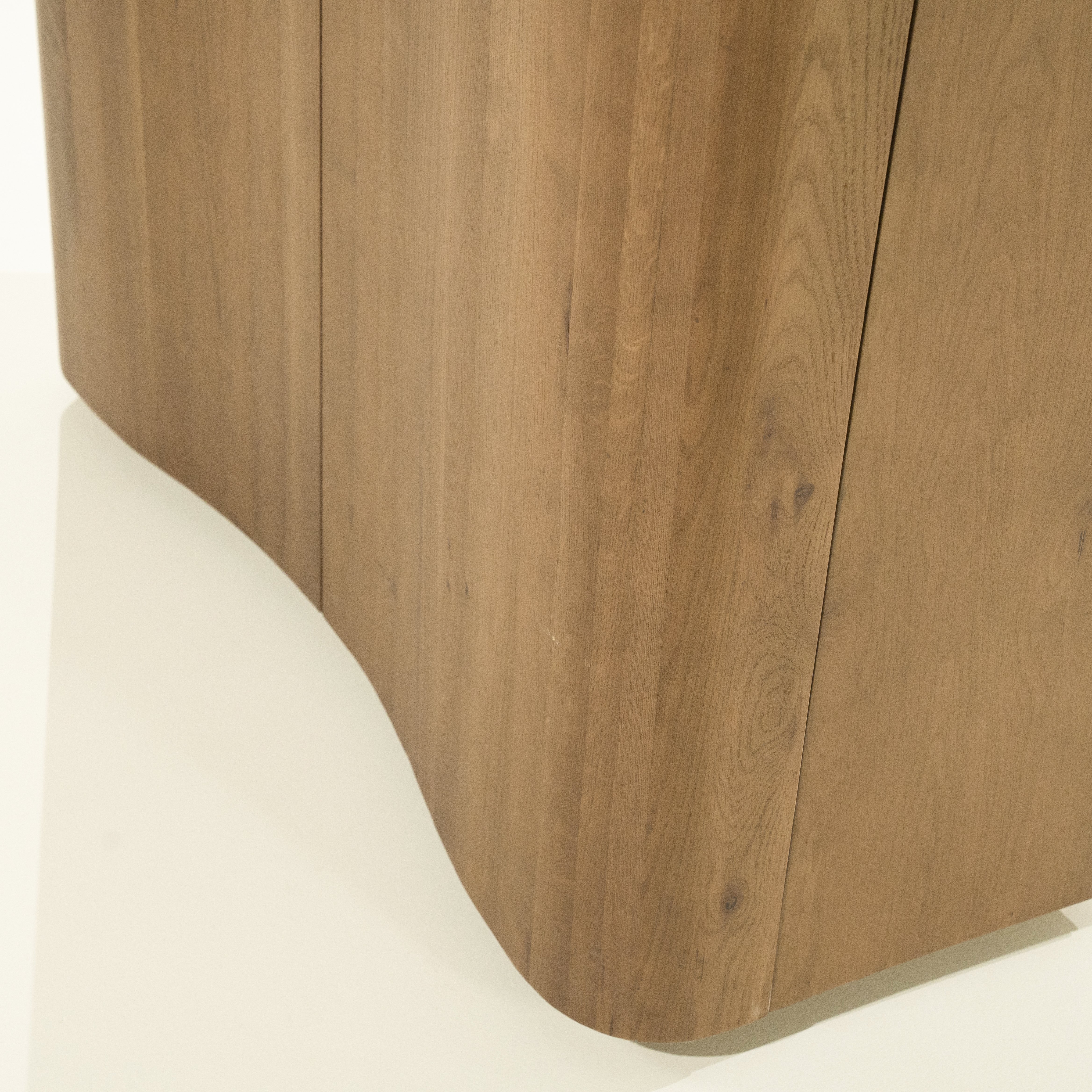 Kast Joas eikenhout in bruin