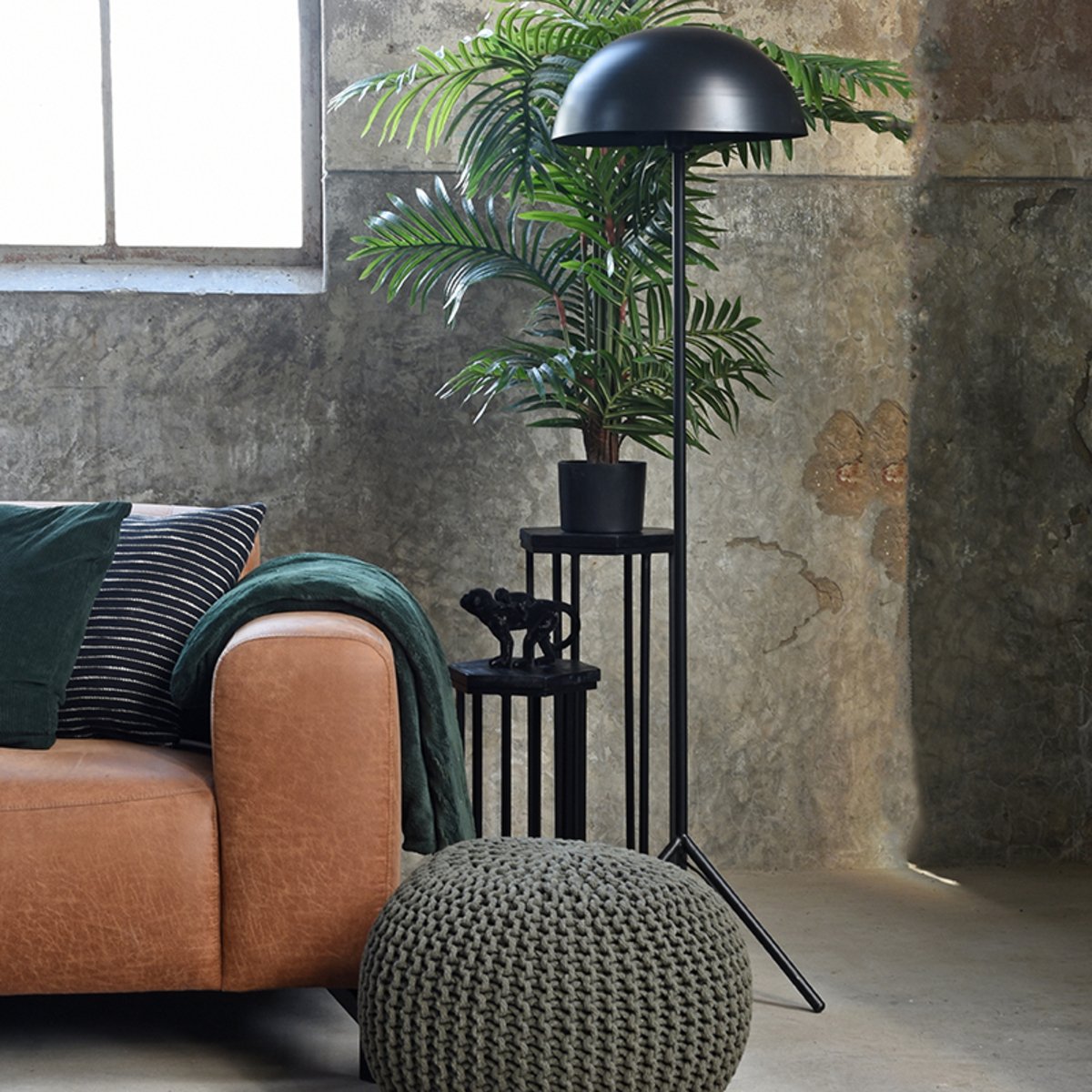 Vloerlamp Globe zwart metaal, 39x152 cm