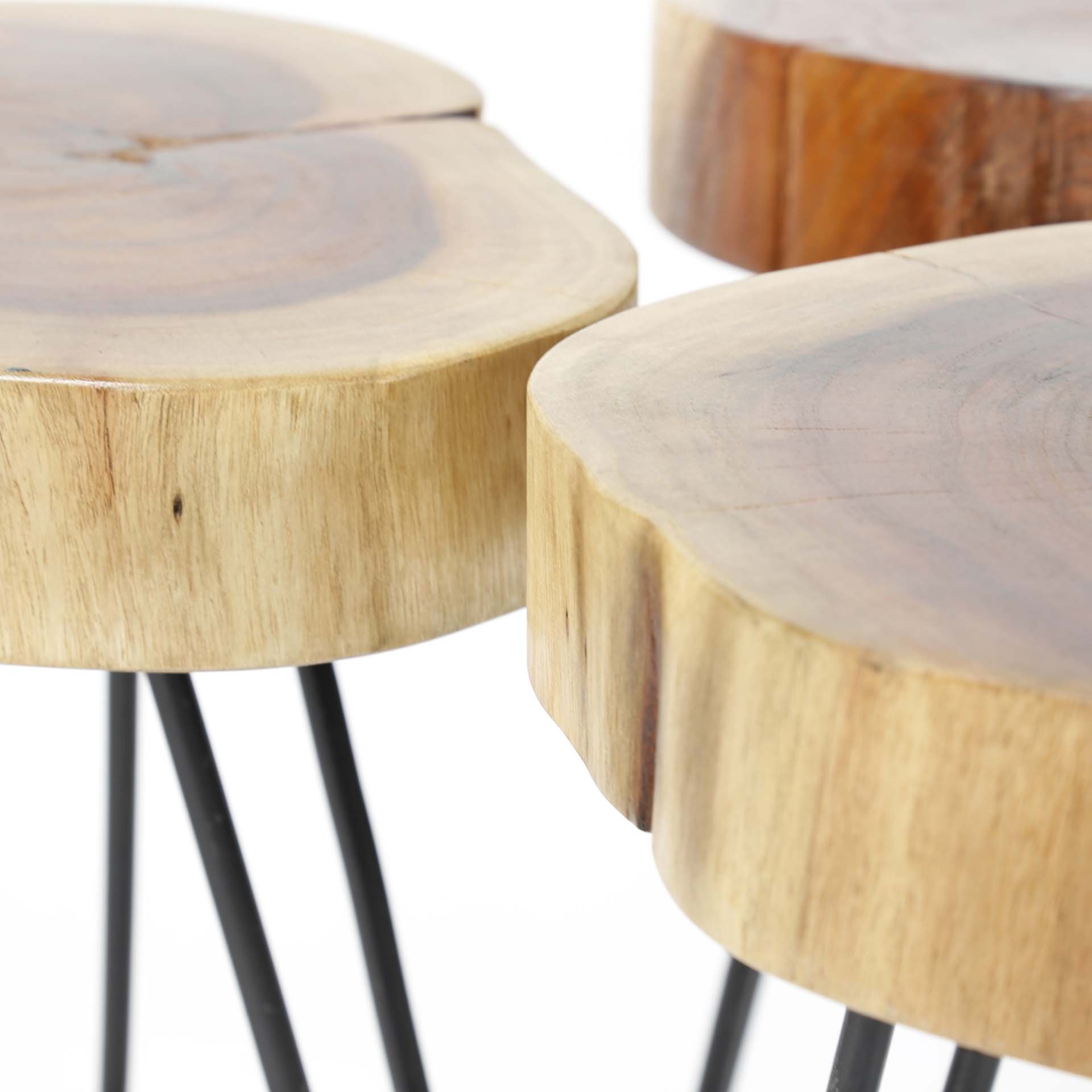 Bijzettafel stam in 6cm dik massief acacia voorzien van stalen frame. VPE2 / Massief acacia naturel