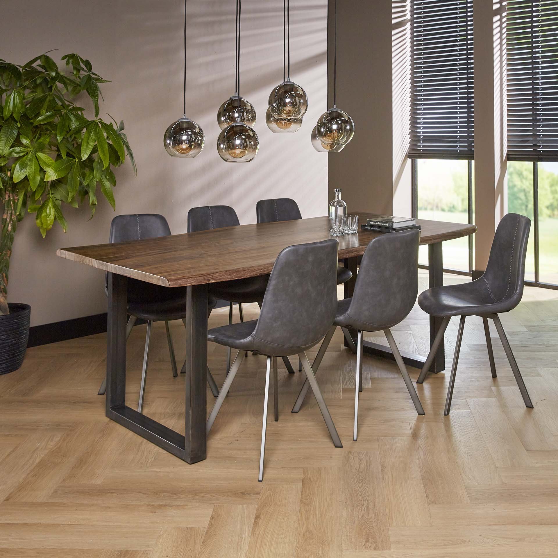(niet op de site) Eetkamertafel 200 Nutwood