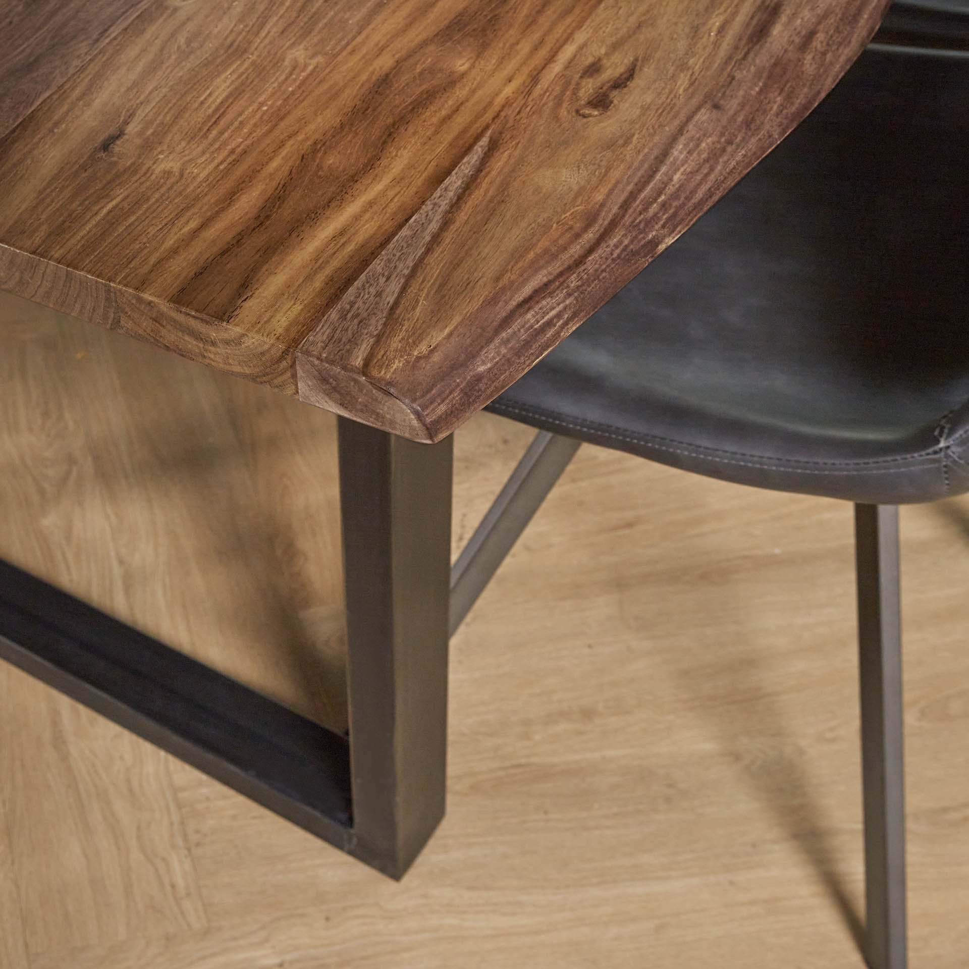 (niet op de site) Eetkamertafel 200 Nutwood
