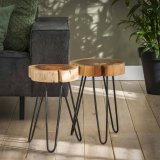 Bijzettafel stam in 6cm dik massief acacia voorzien van stalen frame. VPE2 / Massief acacia naturel