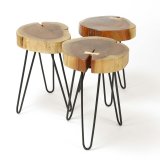 Bijzettafel stam in 6cm dik massief acacia voorzien van stalen frame. VPE2 / Massief acacia naturel